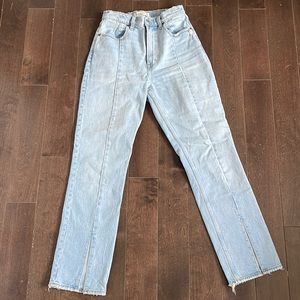 Abercrombie & Fitch - Curve Love Ultra High Rise 90’s Straight Jean